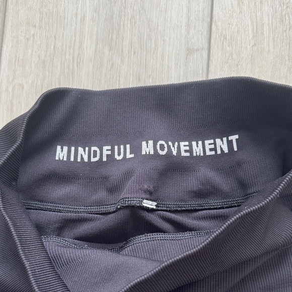 Alo 5” Seamless Ribbed Favorite Short - Picture 2 of 4